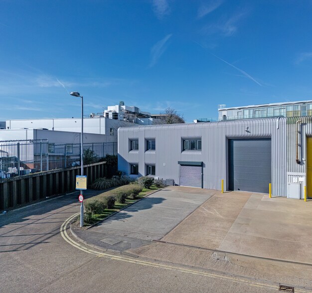Syon Gate Way, Brentford à louer - Photo de l’immeuble – Image 2 sur 2