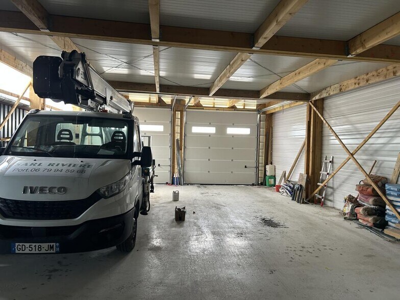 Local d'activités dans Saint-Junien à vendre - Photo de l’immeuble – Image 2 sur 4