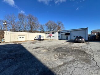 Plus de détails pour 97 N Clinton St, Poughkeepsie, NY - Local d'activités à louer