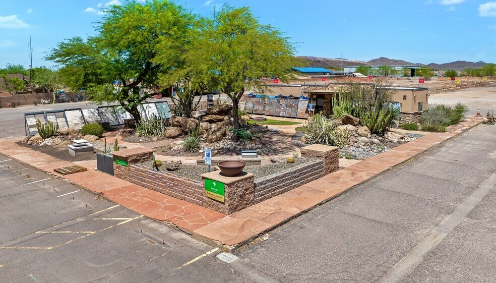 1638 Deer Valley Rd, Phoenix, AZ à louer - Photo de l’immeuble – Image 2 sur 6