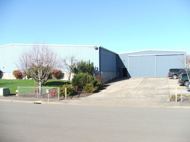 1731 Industrial Way, Philomath, OR à louer - Photo principale – Image 1 sur 14