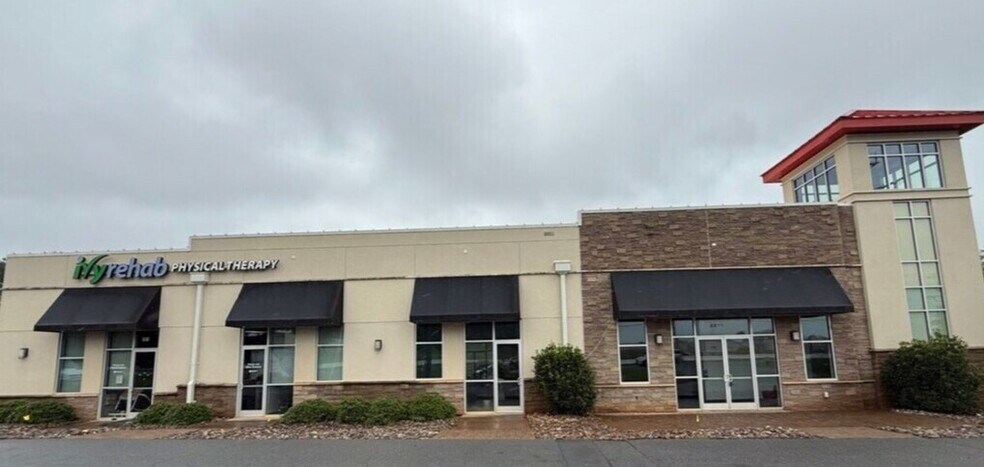 8811 Charlotte Hwy, Fort Mill, SC à louer - Photo de l’immeuble – Image 1 sur 8