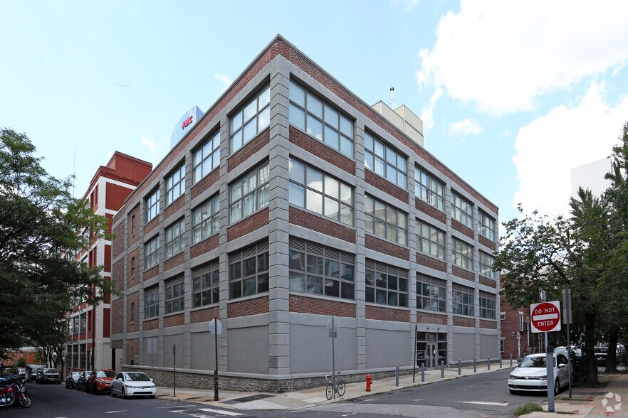 2401 Locust St, Philadelphia, PA à vendre - Photo de l’immeuble – Image 2 sur 6
