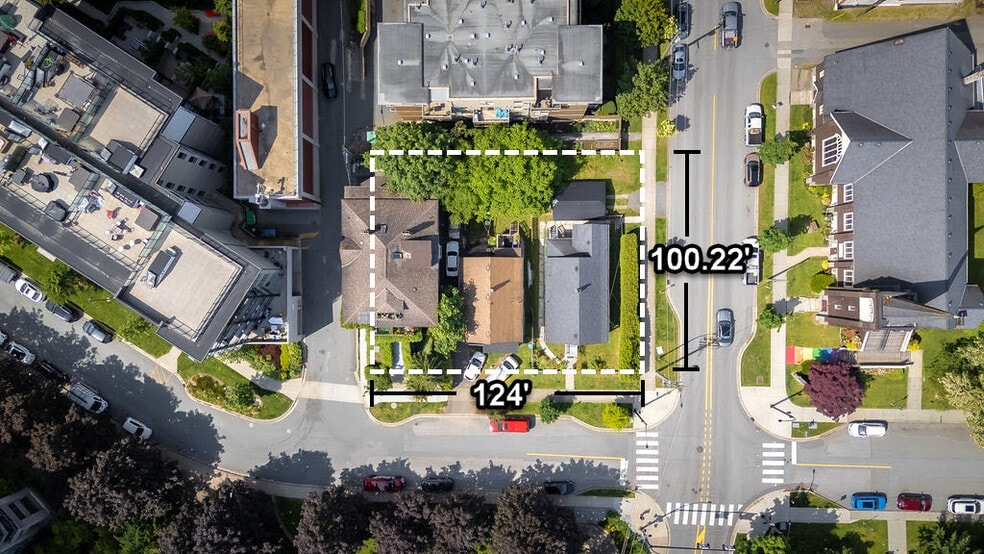 160-166 10th St E, North Vancouver, BC à vendre - Aérien – Image 2 sur 8