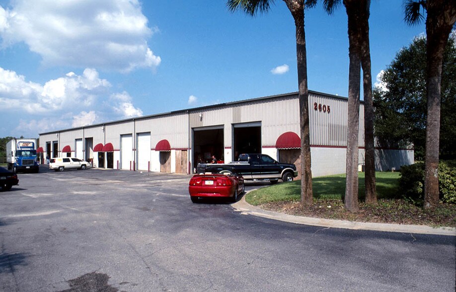 2605 Clark St, Apopka, FL à louer - Photo de l’immeuble – Image 3 sur 9