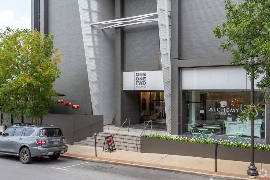112 W Center St, Fayetteville, AR à louer - Photo de l’immeuble – Image 3 sur 32