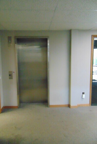 509 Stillwells Corner Rd, Freehold, NJ à louer - Photo de l’immeuble – Image 2 sur 19