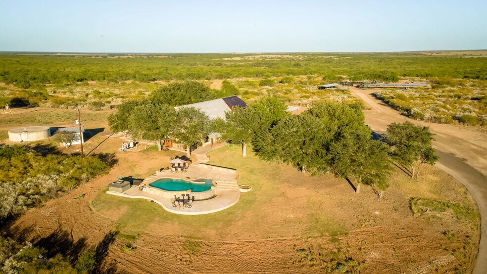 5529 FM 140, Uvalde, TX à vendre - Aérien – Image 2 sur 43