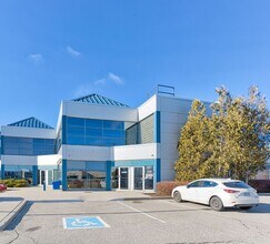 2420 Meadowpine Blvd, Mississauga, ON à louer Photo de l’immeuble– Image 2 sur 6