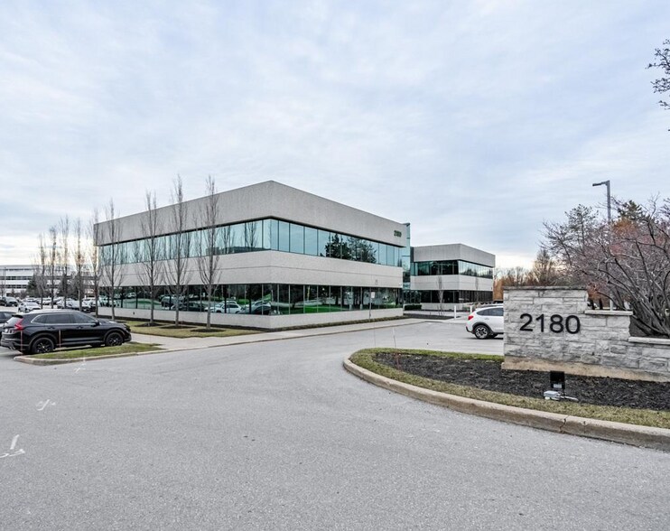 2180 Meadowvale Blvd, Mississauga, ON à louer - Photo de l’immeuble – Image 2 sur 26