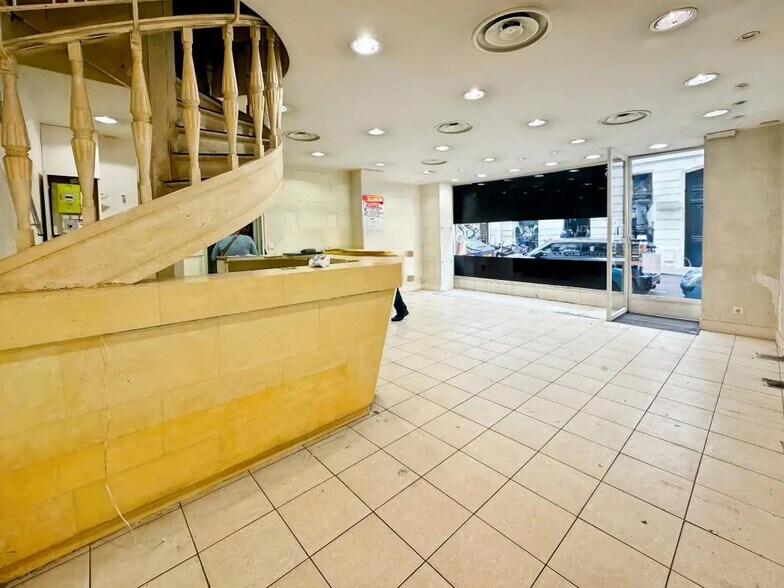 Local commercial dans Paris à louer - Photo de l’immeuble – Image 1 sur 7