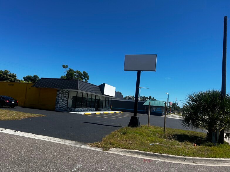 2108 49th St S, Saint Petersburg, FL à vendre - Photo de l’immeuble – Image 2 sur 15
