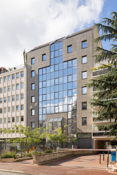 39 Rue Anatole France, Levallois-Perret à louer - Photo de l’immeuble – Image 1 sur 1