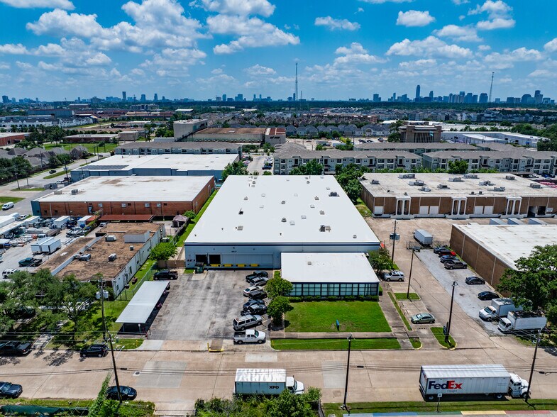6817 Wynnwood Dr, Houston, TX à louer - Photo de l’immeuble – Image 2 sur 4