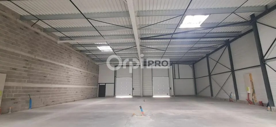 Local d’activités dans Pau à louer - Photo de l’immeuble – Image 2 sur 9