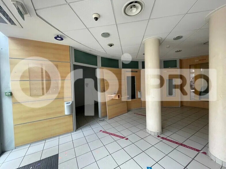 Local commercial dans Villefranche-sur-Saône à louer - Photo de l’immeuble – Image 1 sur 5