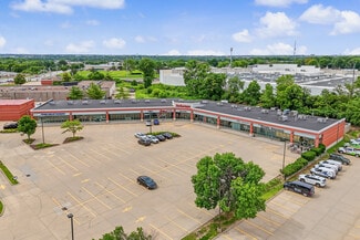 Plus de détails pour 3880-3928 NW Urbandale Dr, Urbandale, IA - Local commercial à louer