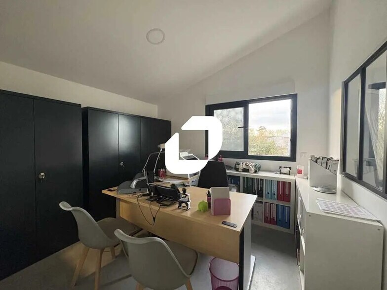 Bureau dans Beychac-et-Caillau à louer - Photo de l’immeuble – Image 2 sur 6