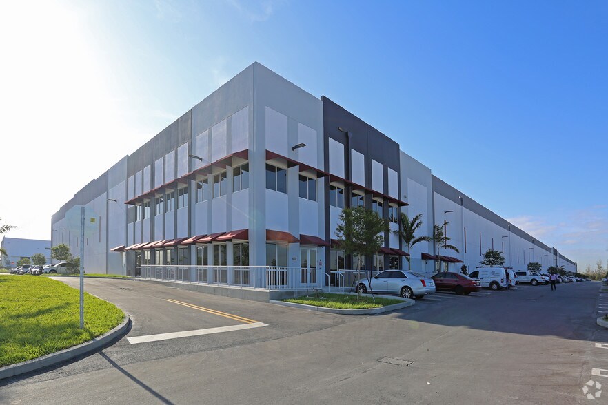 3780 W 104th St, Hialeah, FL à louer - Photo principale – Image 1 sur 4