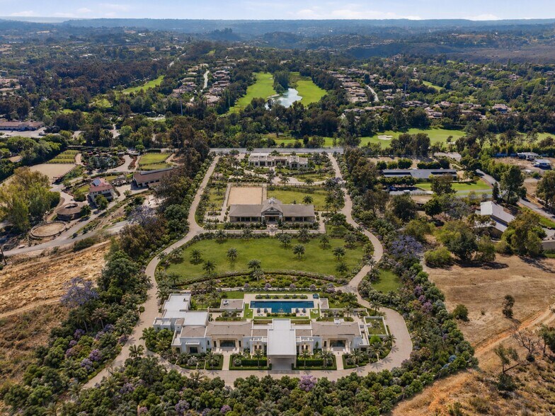 Via De Las Flores, Rancho Santa Fe, CA à vendre - Photo de l’immeuble – Image 2 sur 8