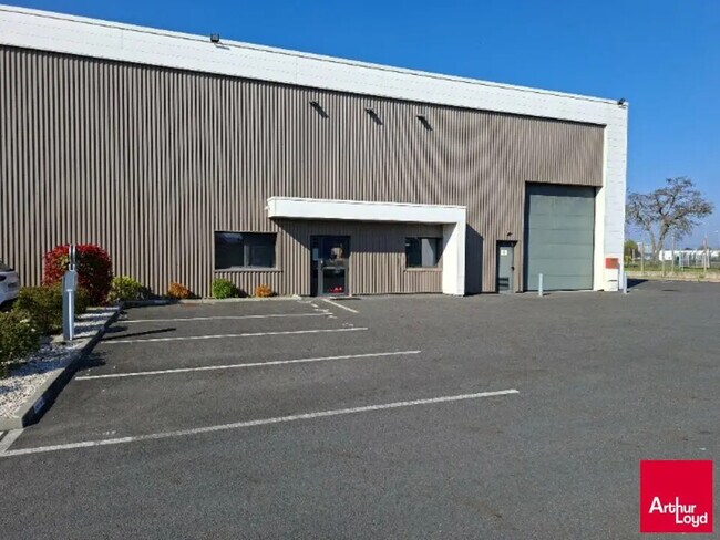 Plus de détails pour Local d'activités à louer