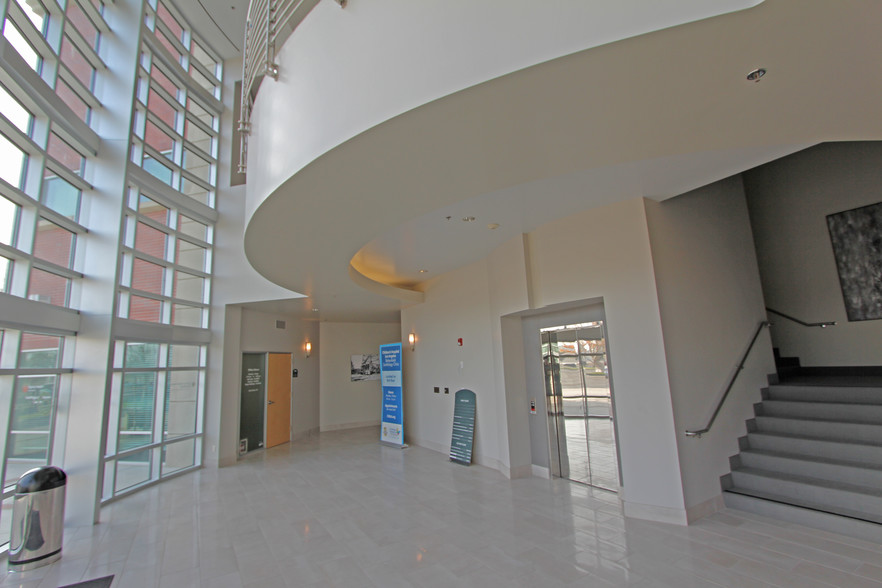 9450-9500 Stockdale Hwy, Bakersfield, CA à louer - Photo intérieure – Image 1 sur 9