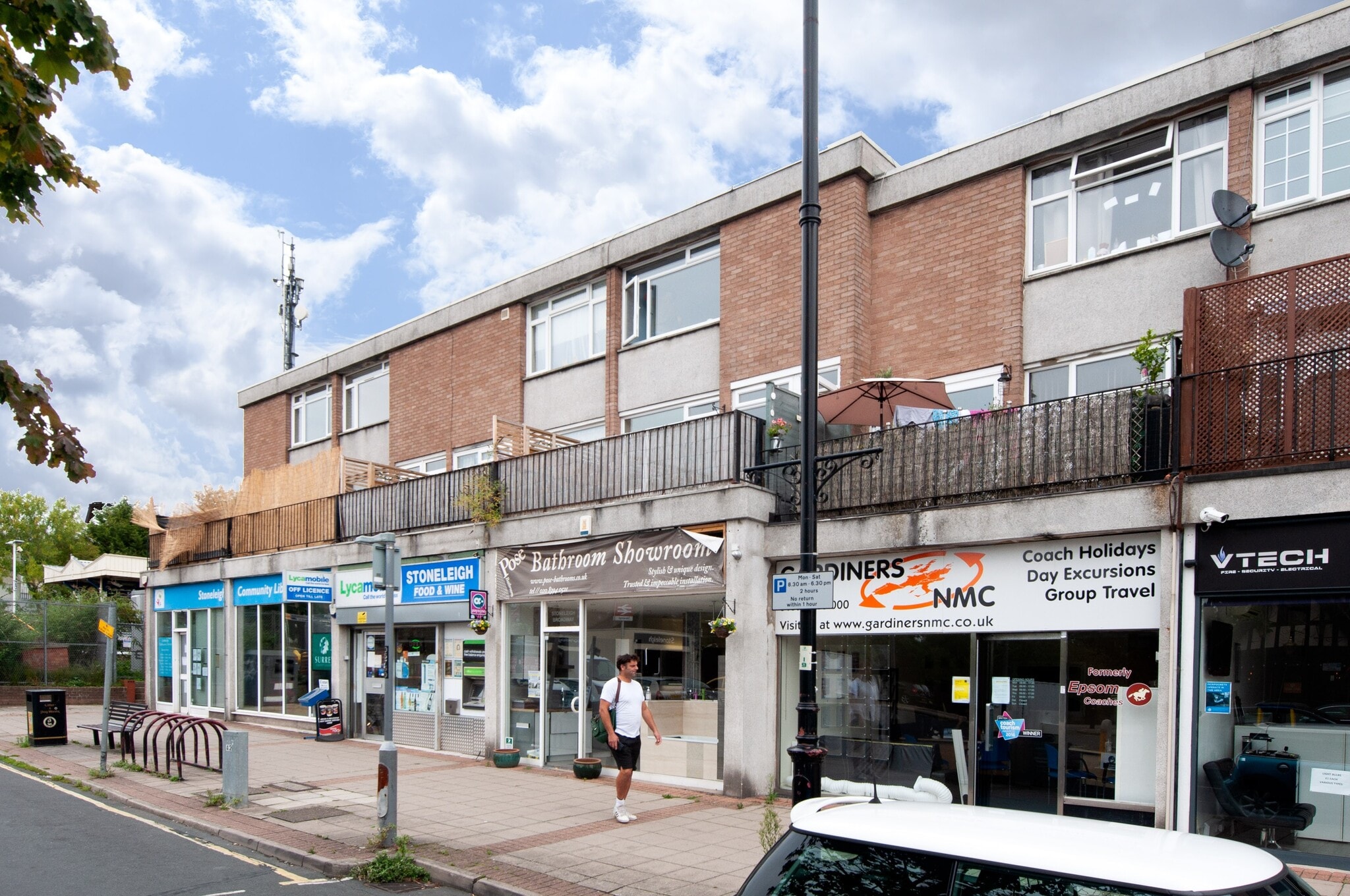 5-21 Stoneleigh Broadway, Epsom à louer Photo de l’immeuble– Image 1 sur 6