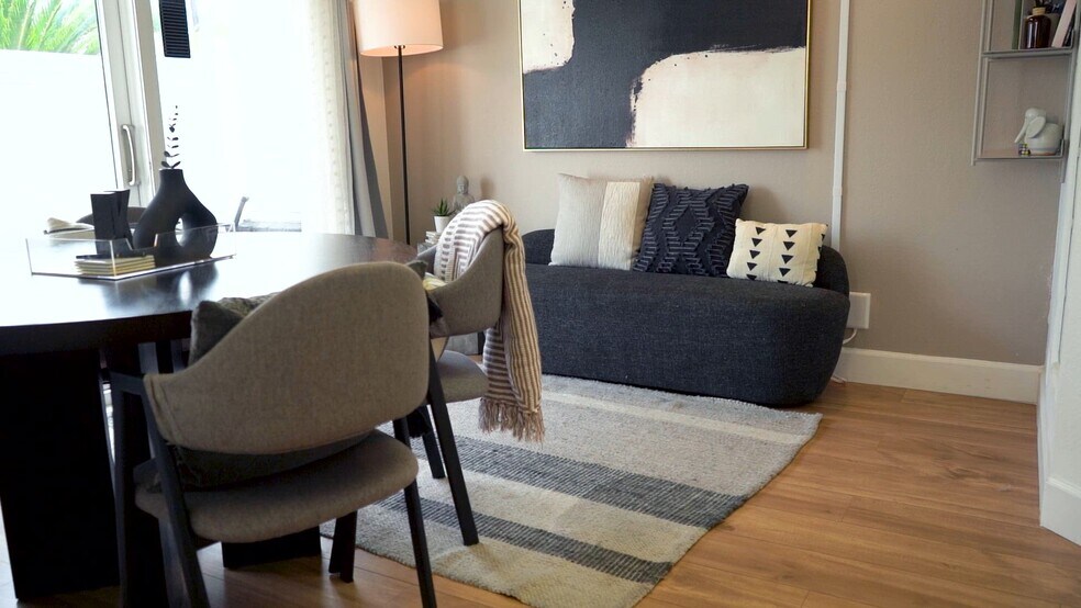 13691 Red Hill Ave, Tustin, CA à vendre - Vidéo sur l’annonce professionnelle – Image 1 sur 52