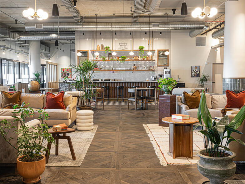 25 Kent Ave, Brooklyn, NY à louer - Photo de l’immeuble – Image 1 sur 32
