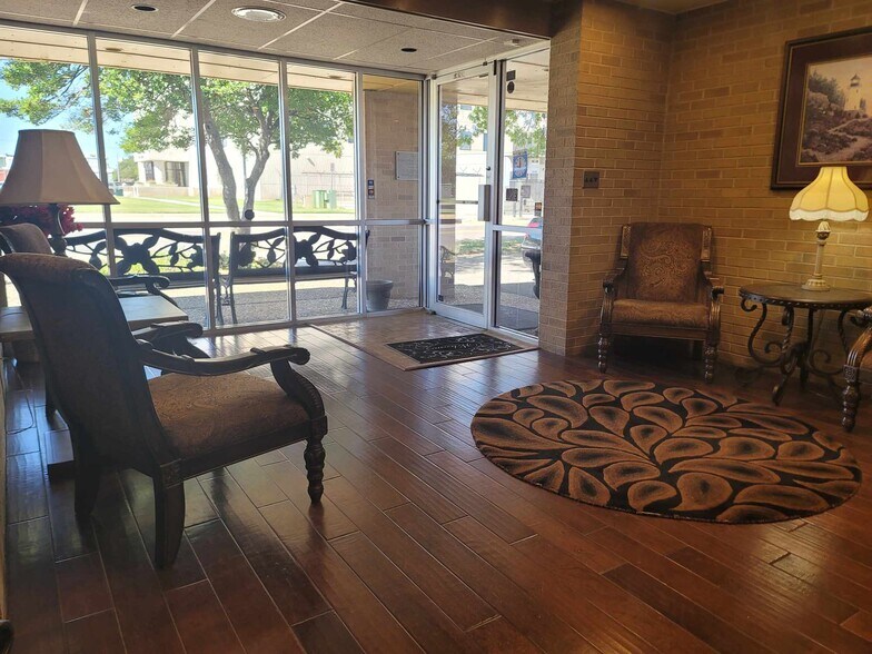 104 E Eufaula St, Norman, OK à louer - Hall d’entrée – Image 3 sur 3