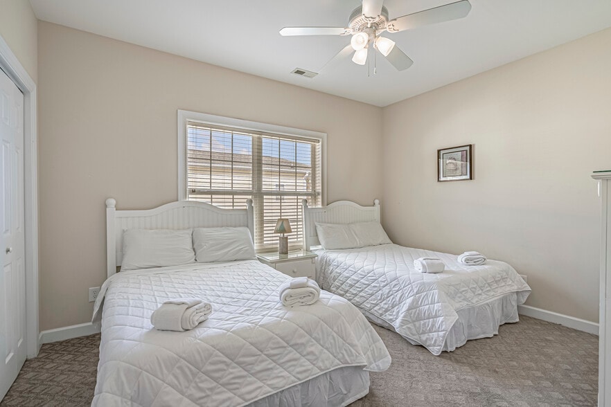 703 37th Ave S, North Myrtle Beach, SC à vendre - Photo intérieure – Image 2 sur 40