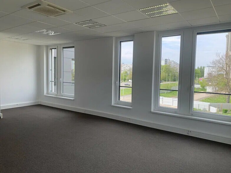 Bureau dans Strasbourg à louer - Photo de l’immeuble – Image 2 sur 8