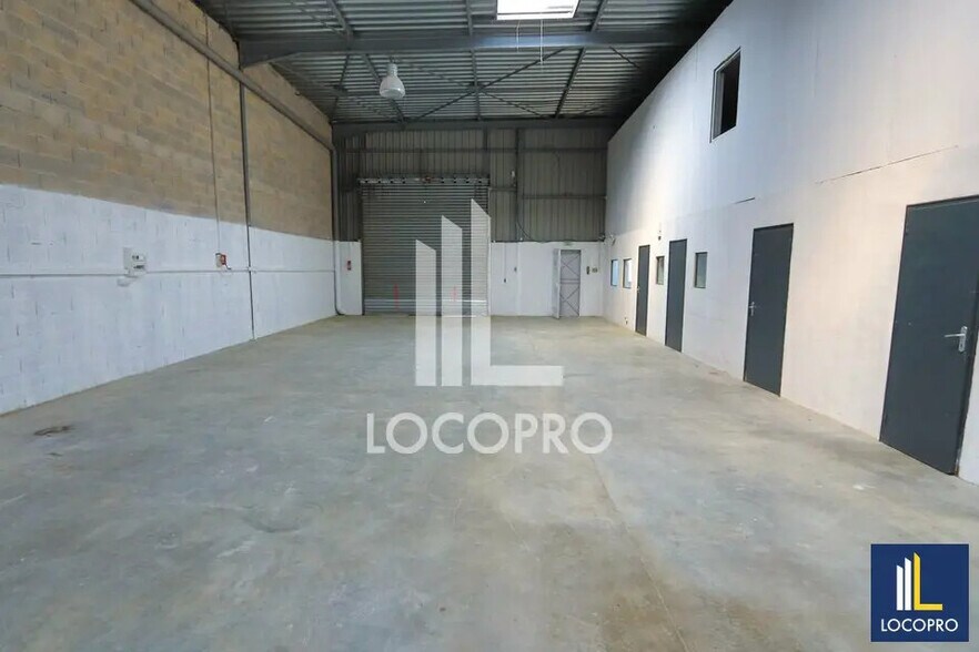 Industriel/Logistique dans Rognac à louer - Photo de l’immeuble – Image 2 sur 5