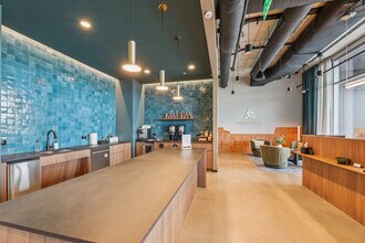 5209 Burnet Rd, Austin, TX à louer Photo intérieure– Image 1 sur 7