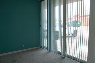 1571-1599 Bandera Rd, San Antonio, TX à louer Photo de l’immeuble– Image 1 sur 3