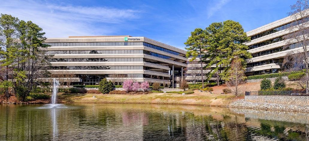 5901 Peachtree Dunwoody Rd NE, Atlanta, GA à louer Photo de l’immeuble– Image 1 sur 4