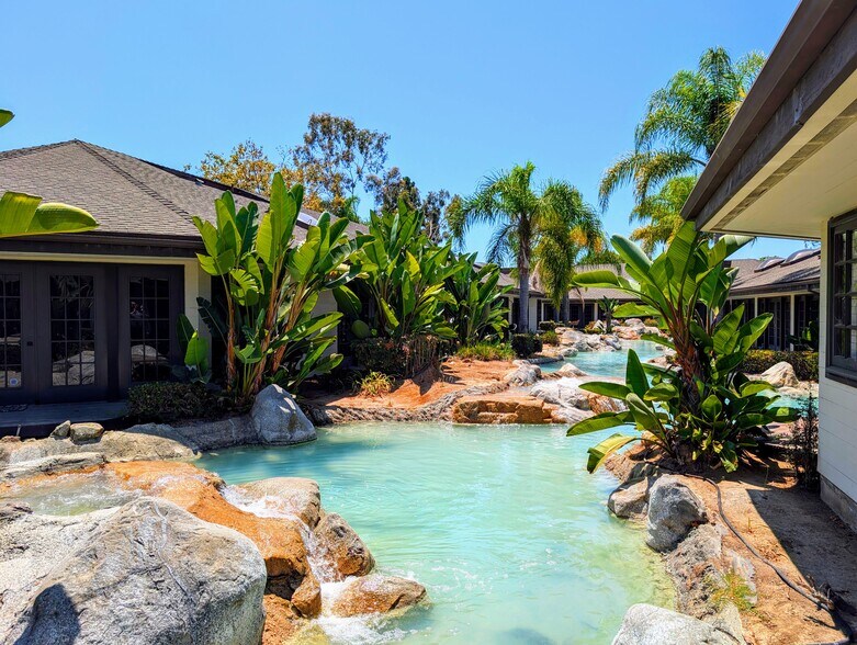 3151 Airway Ave, Costa Mesa, CA à louer - Photo de l’immeuble – Image 3 sur 9
