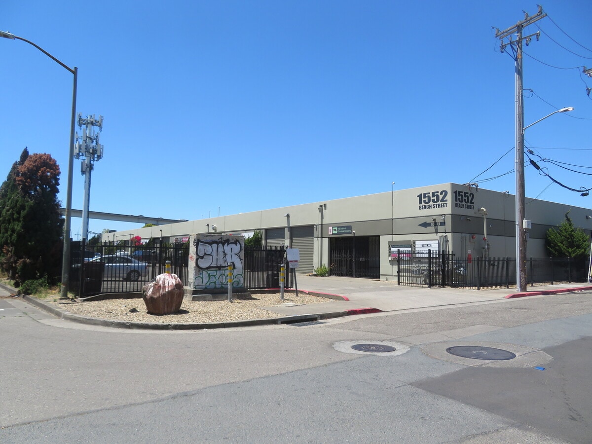 1552 Beach St, Oakland, CA 94608 - Lot R - - Photo intérieure - Image 1 of 4