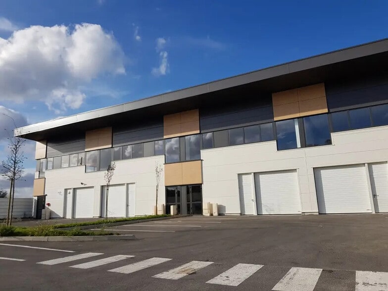 Industriel/Logistique dans Bussy-Saint-Georges à louer - Photo de l’immeuble – Image 2 sur 7