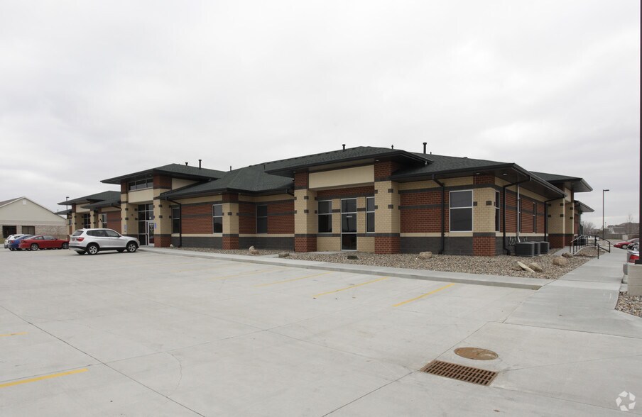 60 E Hickman Rd, Waukee, IA à louer - Photo de l’immeuble – Image 1 sur 2