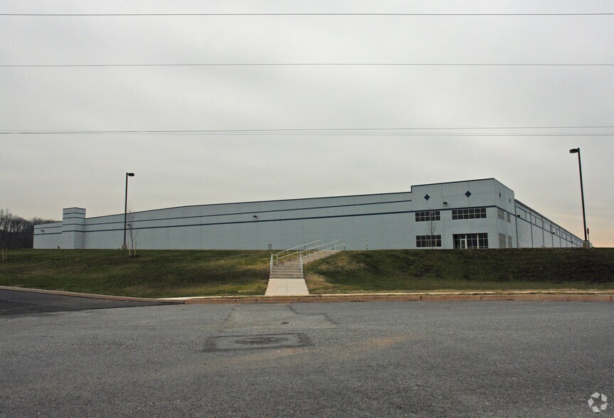 225 Cross Farm Ln, York, PA à louer - Photo de l’immeuble – Image 1 sur 2