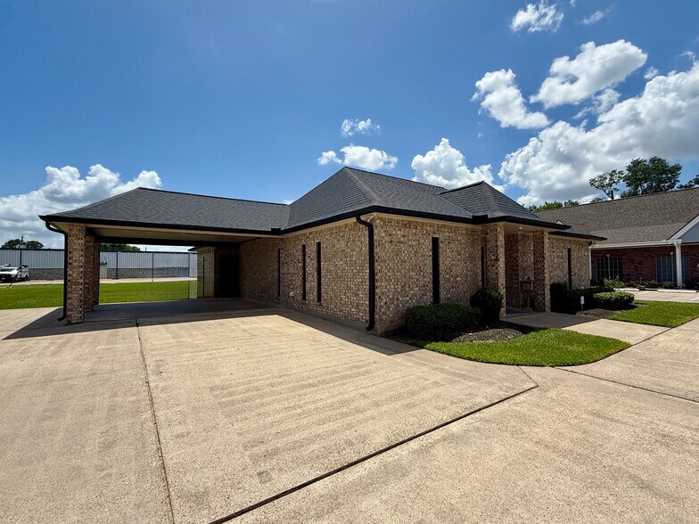 412 W Pasadena Blvd, Deer Park, TX à louer - Photo de l’immeuble – Image 2 sur 4