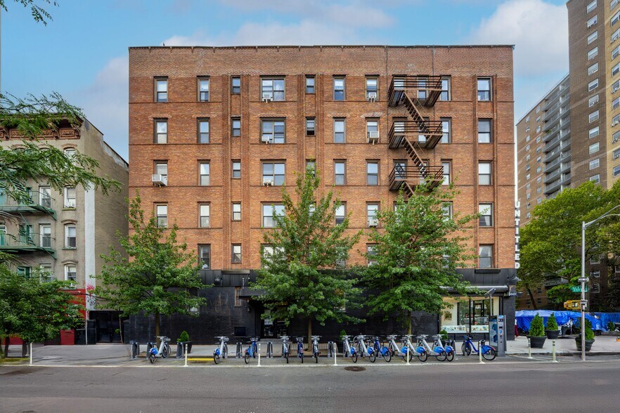 66 Avenue A, New York, NY à louer - Photo de l’immeuble – Image 2 sur 4