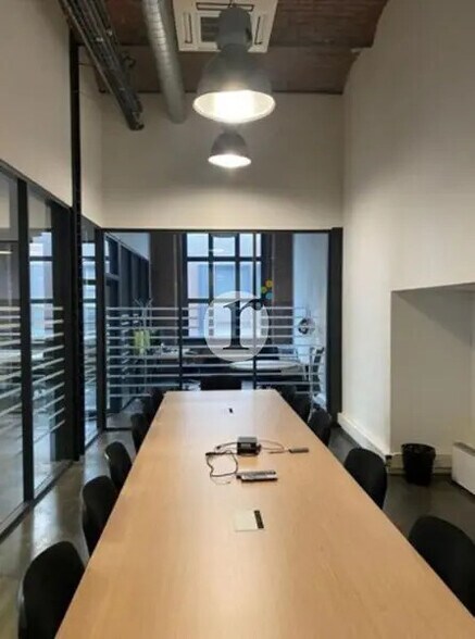 Bureau dans Roubaix à louer - Photo de l’immeuble – Image 2 sur 18
