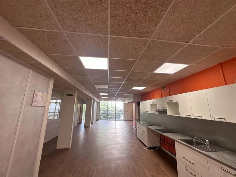 Local commercial dans Paris à louer - Photo de l’immeuble – Image 3 sur 10