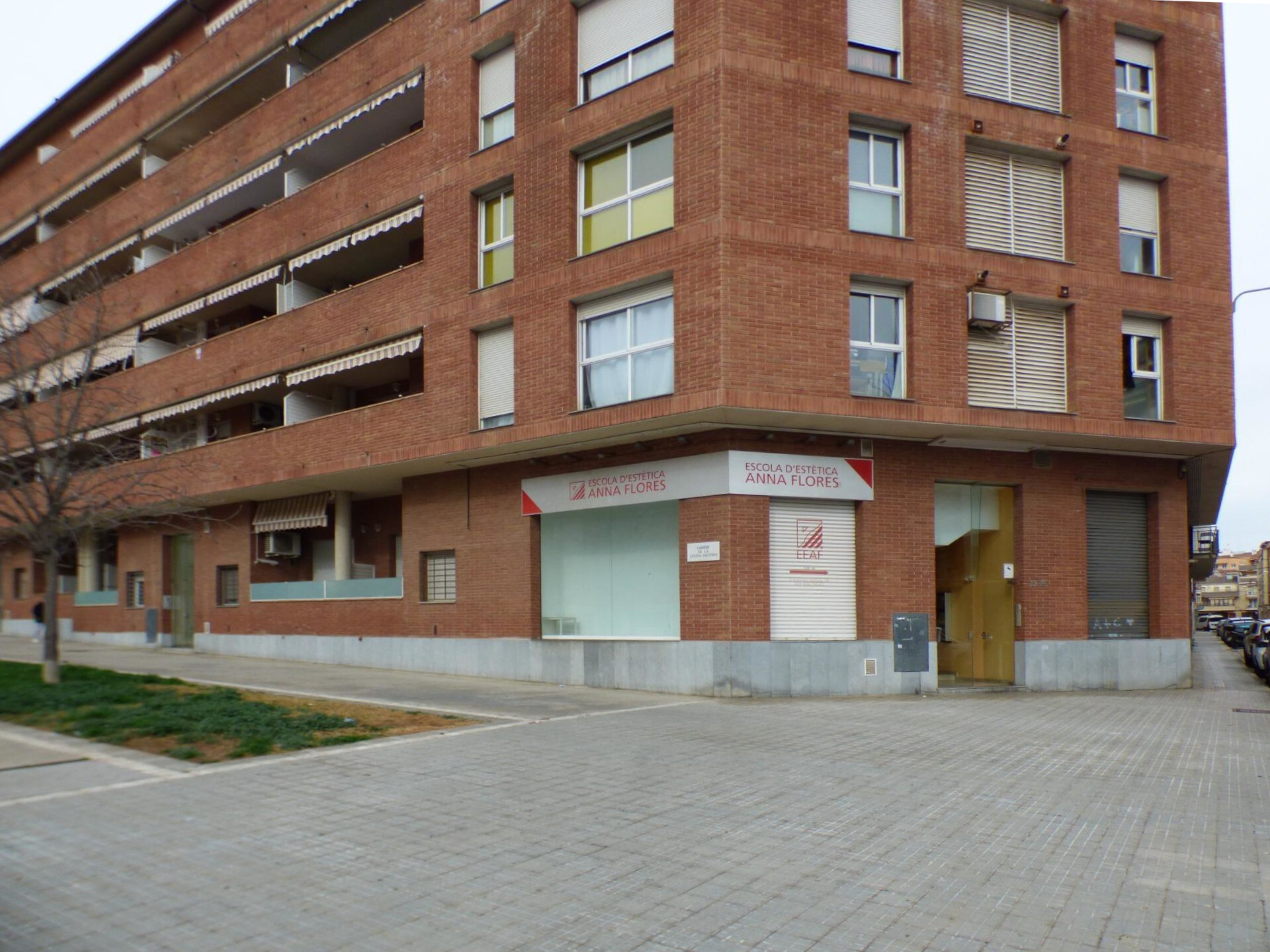 Local commercial dans Manresa, Barcelona à louer Photo de la construction– Image 1 sur 5