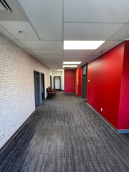 643-675 Boul Curé-Labelle, Laval, QC à louer - Photo de l’immeuble – Image 3 sur 23