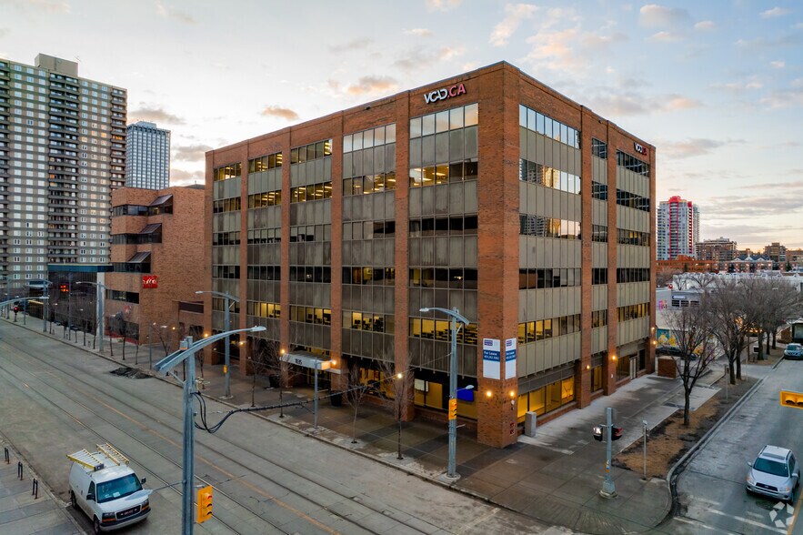 1035 7th Ave SW, Calgary, AB à louer - Photo de l’immeuble – Image 1 sur 5