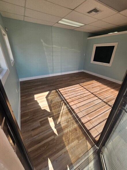 3584 Fowler St, Fort Myers, FL à louer - Photo de l’immeuble – Image 2 sur 7