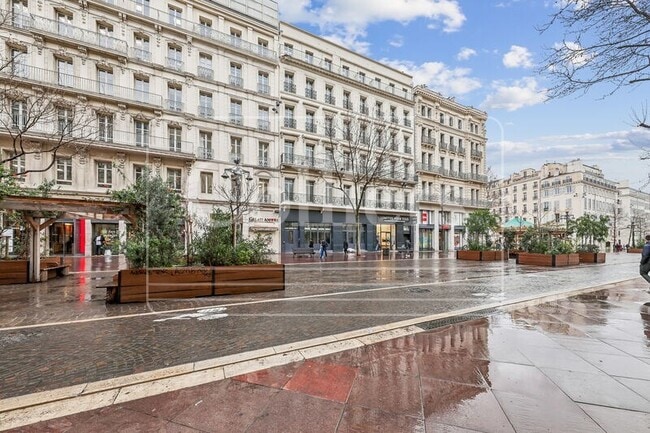 Plus de détails pour 16 Voie La Canebiere, Marseille - Bureau, Local commercial à louer